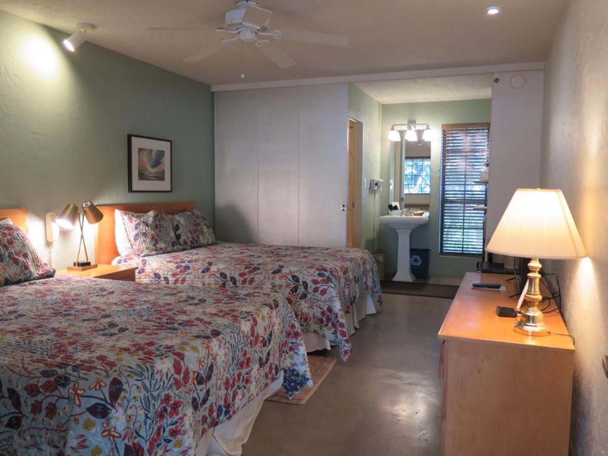Wimberley Inn & Bar Екстер'єр фото